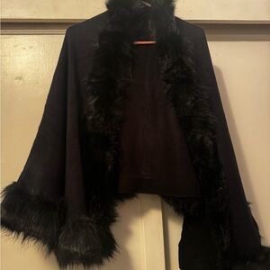 Elegant Black Faux Fur Trim Cape
